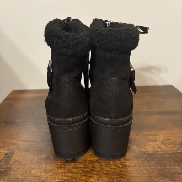NWOT Jellypop Brandi Black Faux Suede Sherpa Trim Heeled Combat Boot (Women's 9) - Picture 7 of 10